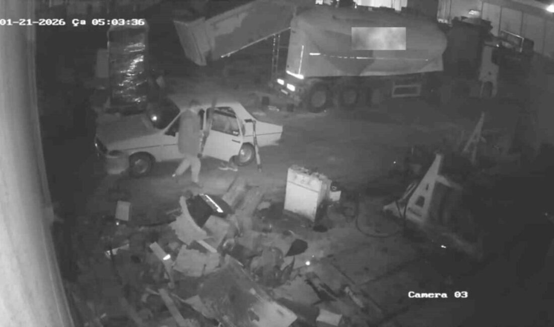 Muğla’da oto sanayi sitesinde bir iş yerinde, iki kişinin hurdaları