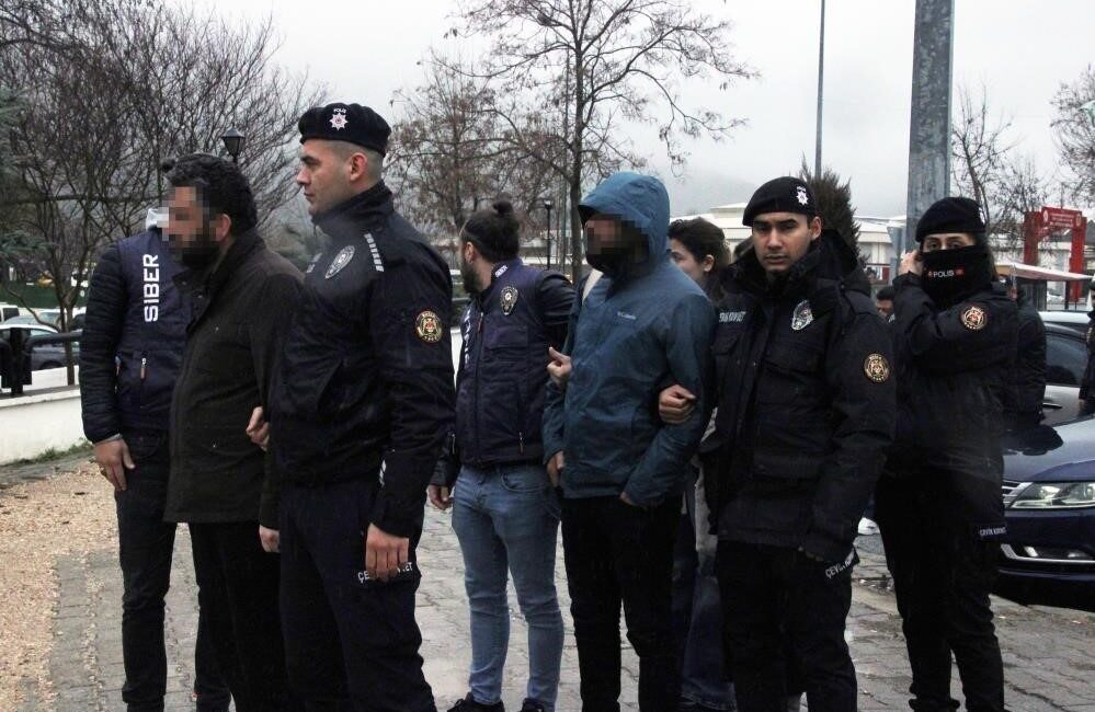 Muğla’da ‘Sakaraltı-Sakarüstü’ adlı sosyal medya sayfasına yönelik devlet büyüklerine hakaret