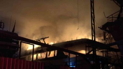 Muğla’nın Fethiye ilçesinde ahşap teknenin yanması sonucu çıkan yangın kısa