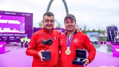 Çin’in Nanjing kentinde düzenlenen dünya kupası finallerinde altın madalyayı boynuna