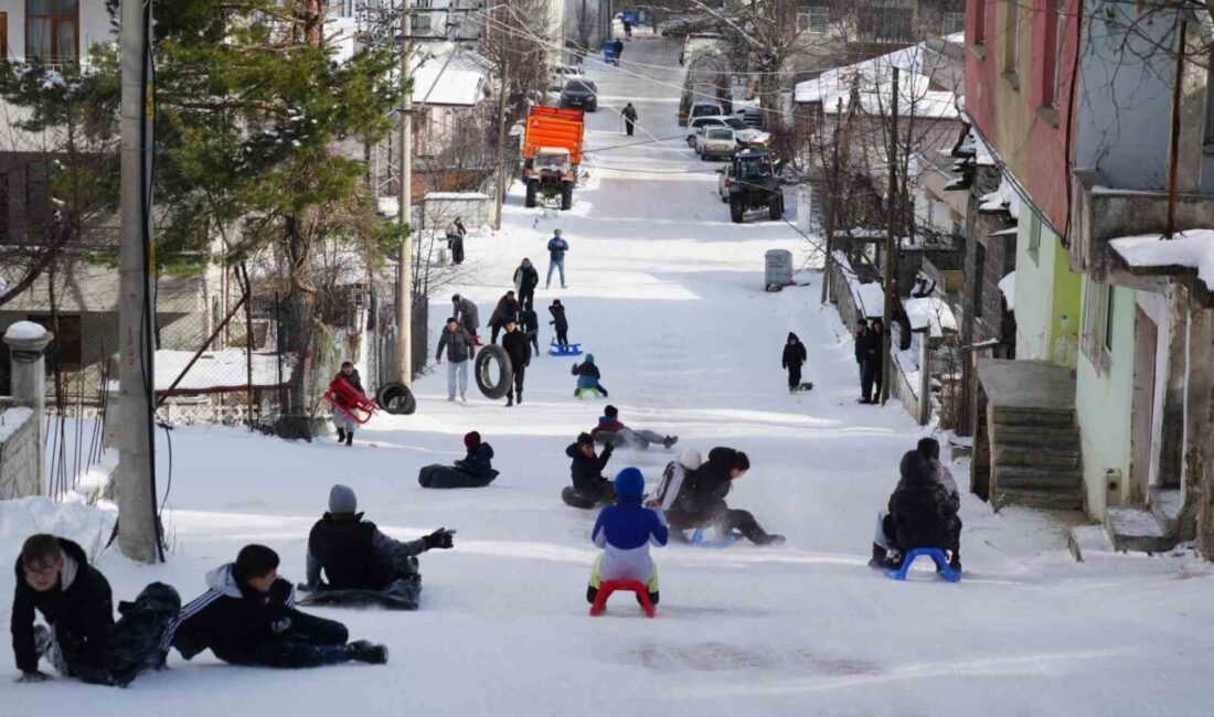 Samsun’un Ladik ilçesinde sömestr tatilini fırsat bilen çocuklar, “Muhtarın Yokuşu”