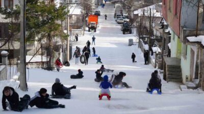 Samsun’un Ladik ilçesinde sömestr tatilini fırsat bilen çocuklar, “Muhtarın Yokuşu”