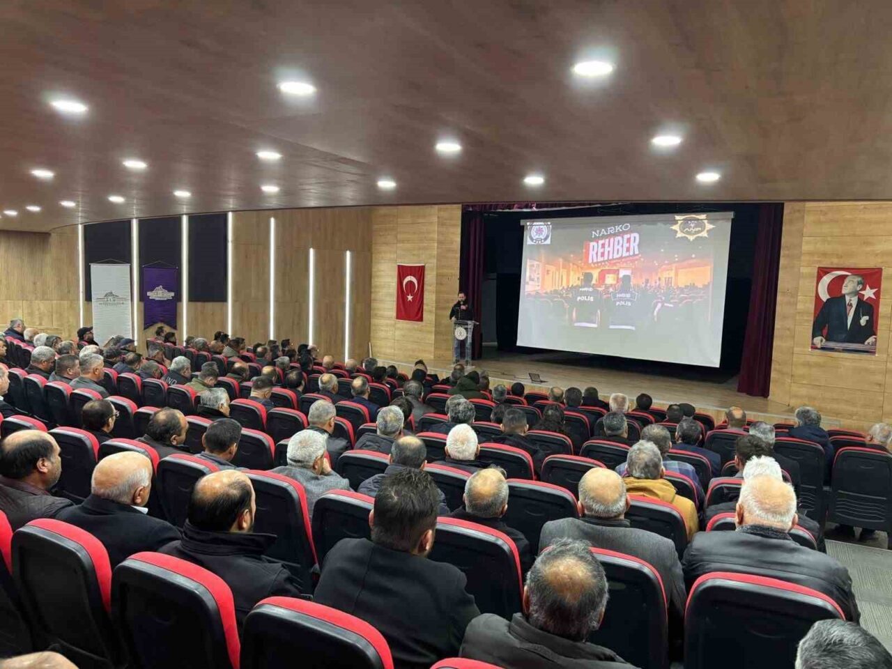 Afyonkarahisar’da polis ekipleri tarafından muhtar ve annelere yönelik uyuşturucu ile