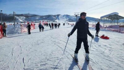 Tunceli’nin Ovacık ilçesinde bulunan Ovacık Kayak Spor Tesisi, düzenlenen sezon