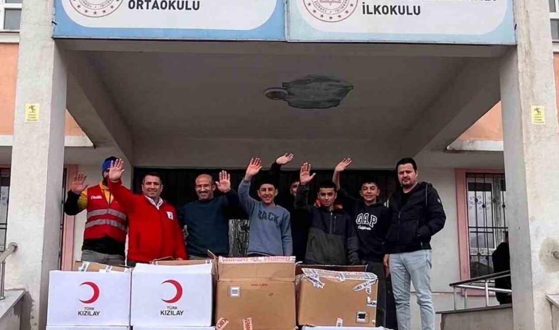 Türk Kızılayı tarafından Muradiye ilçesinde eğitim gören öğrencilere 16 bin