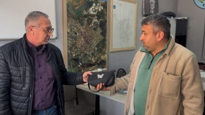 Tekirdağ’ın Muratlı ilçesinde bir belediye çalışanı tarafından parkta bulunan çanta,