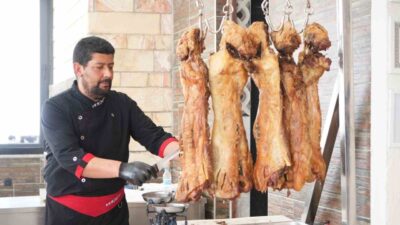 Odun ateşinde tandırda uzun saatler pişirilen Muş büryanı; yüksek protein,