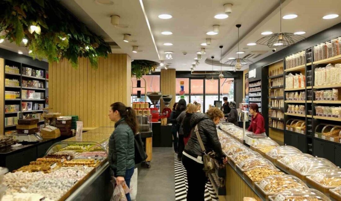 Adana’da hizmet veren Musko Kuruyemiş, zengin ürün çeşitliliğiyle vatandaşların tercihi