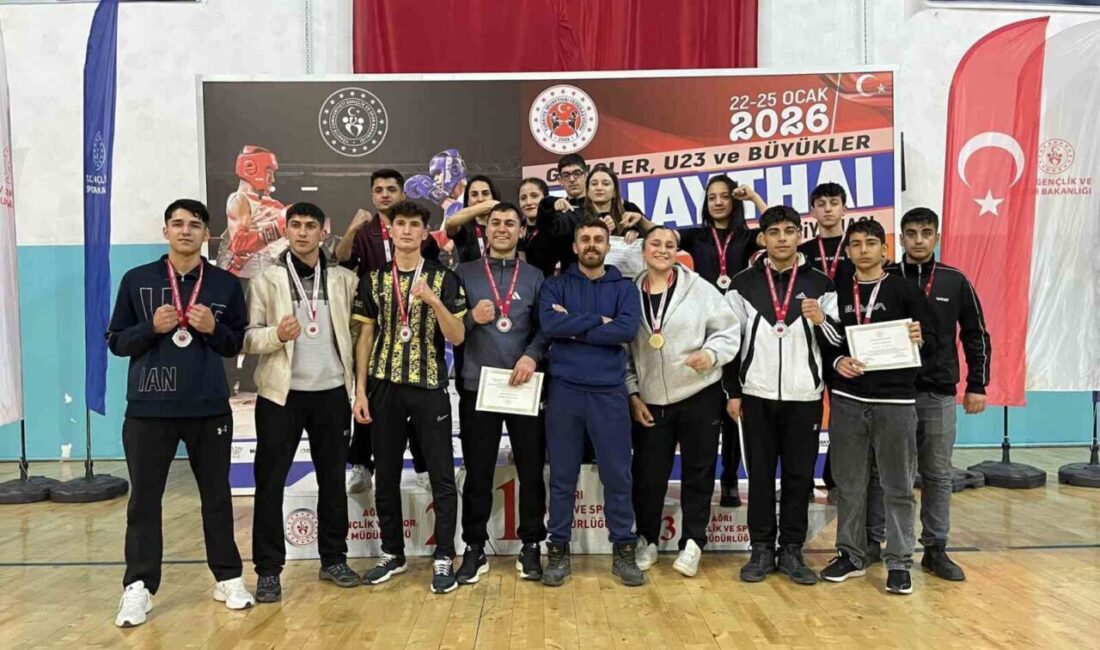 Ağrı’da düzenlenen Muaythai Doğu Anadolu Bölge Şampiyonası’na katılan Muşlu 15