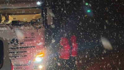 Muş’ta kar yağışı ve tipi nedeniyle yolda mahsur kalan vatandaşların