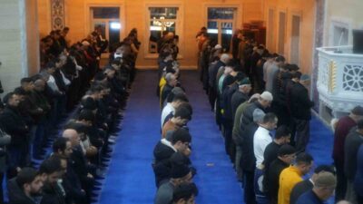 Muş’ta vatandaşlar, Miraç Kandili dolayısıyla camileri doldurarak dua ve ibadetlerle