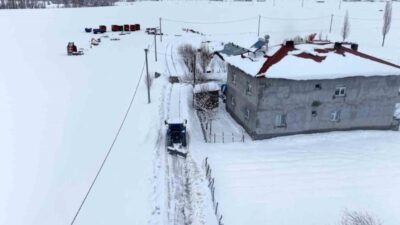 Muş’un Çatbaşı köyü muhtarı Nasır Balkaya, 7 yıldır traktörüne taktığı