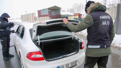 Muş’ta polis ekiplerince gerçekleştirilen denetimlerde 3 şahıs üzerinden sentetik kannabinoid