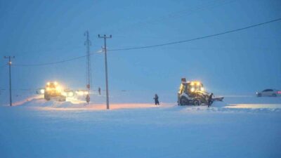 Muş’ta yoğun kar yağışı nedeniyle 368 köy yolu ulaşıma kapandı.
