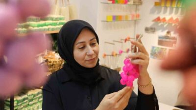 Elazığ’da evinin mutfağında başladığı doğal sabun üretimini dükkan açarak geliştiren