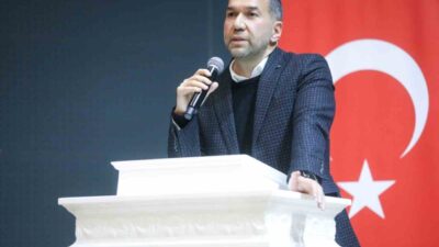Niğde Belediye Başkanı Emrah Özdemir, belediye personeliyle bir araya gelerek