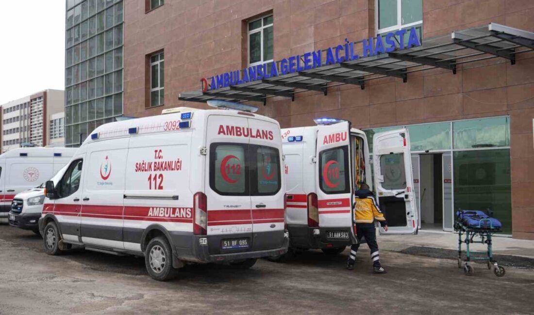 Niğde’nin Çiftlik ilçesinde iki otomobilin çarpışması sonucu meydana gelen kazada