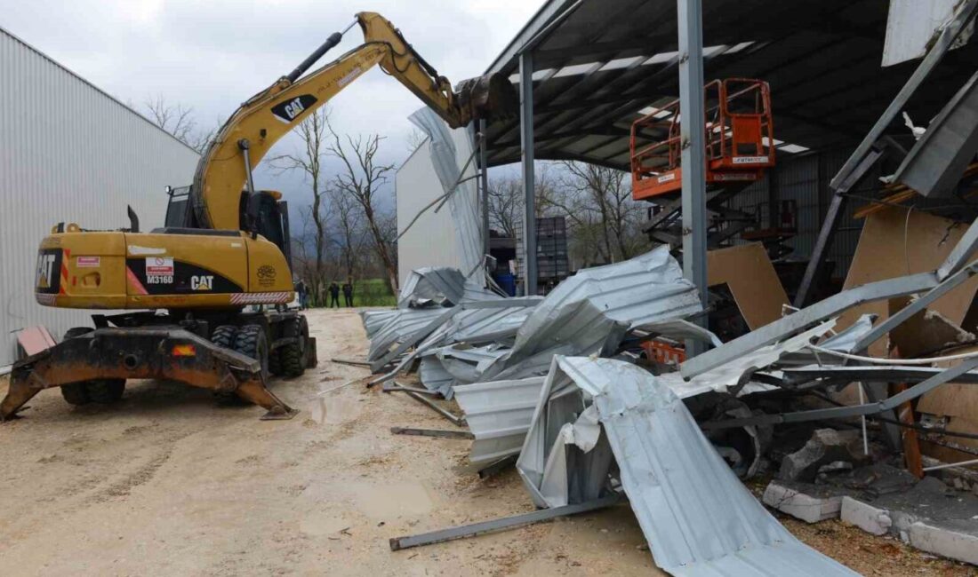 Nilüfer Belediyesi, kaçak yapılaşmayla mücadelesini kararlılıkla sürdürüyor. Belediye ekipleri son