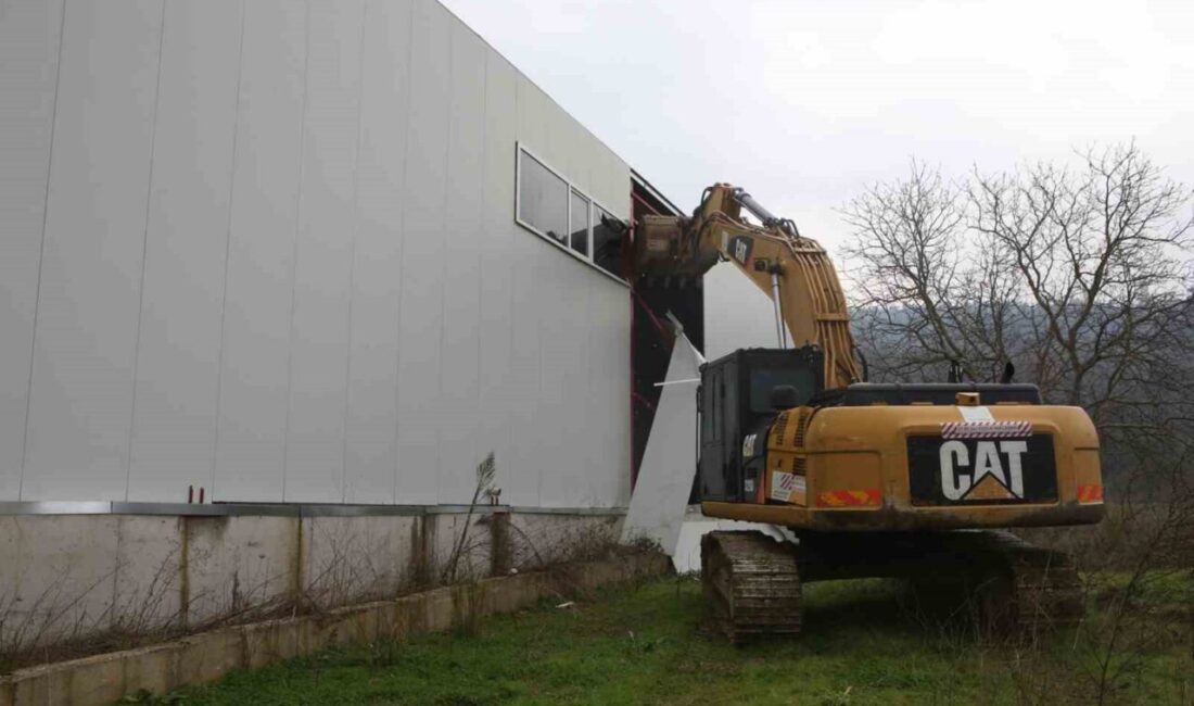 Nilüfer Belediyesi yıkım ekipleri, Tahtalı ve Yaylacık Mahallesi’nde toplam bin