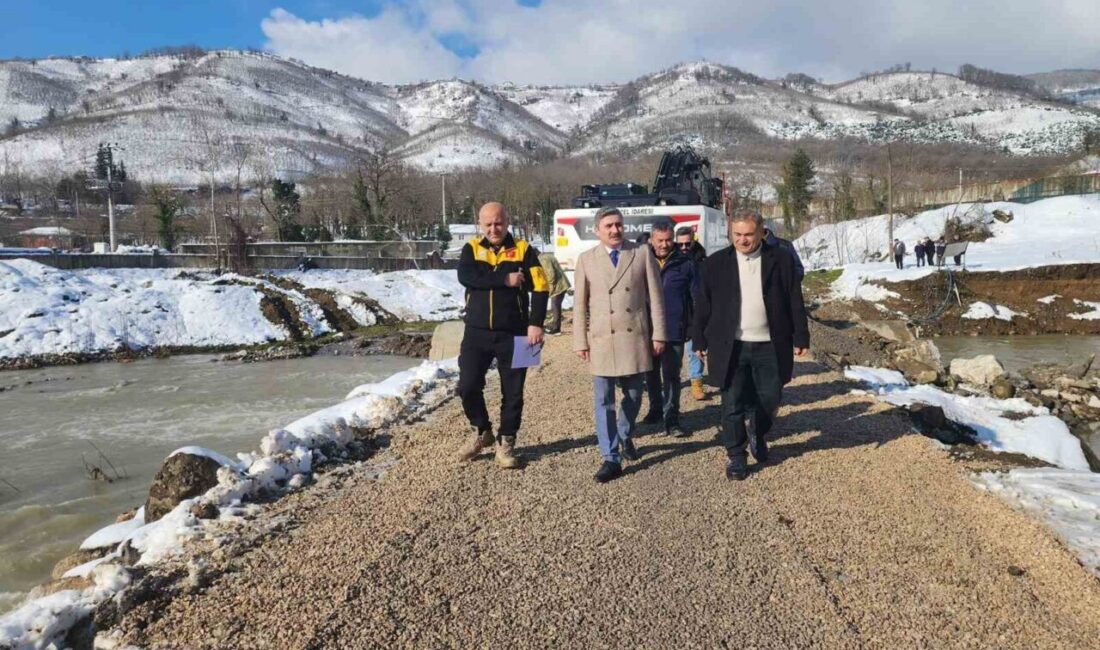 DÜZCE (İHA) – Düzce Merkeze bağlı Nuhlar Köyü’nde geçici köprü