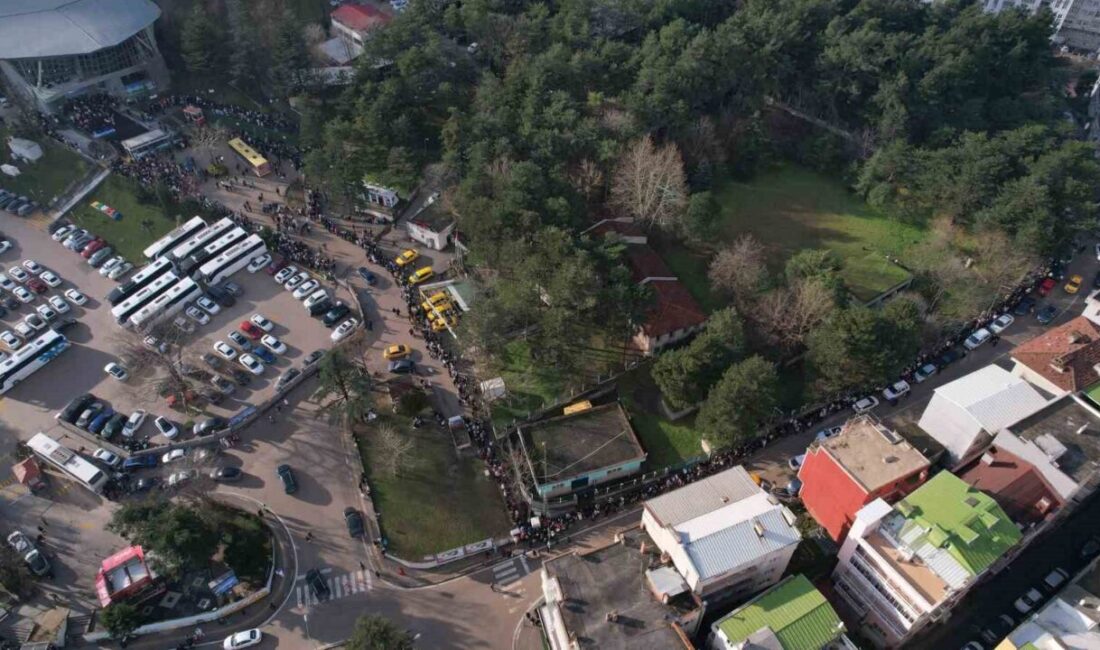 Bursa’da soğuk ama güneşli havayı değerlendirmek isteyenler, Uludağ’a çıkmak istedi.