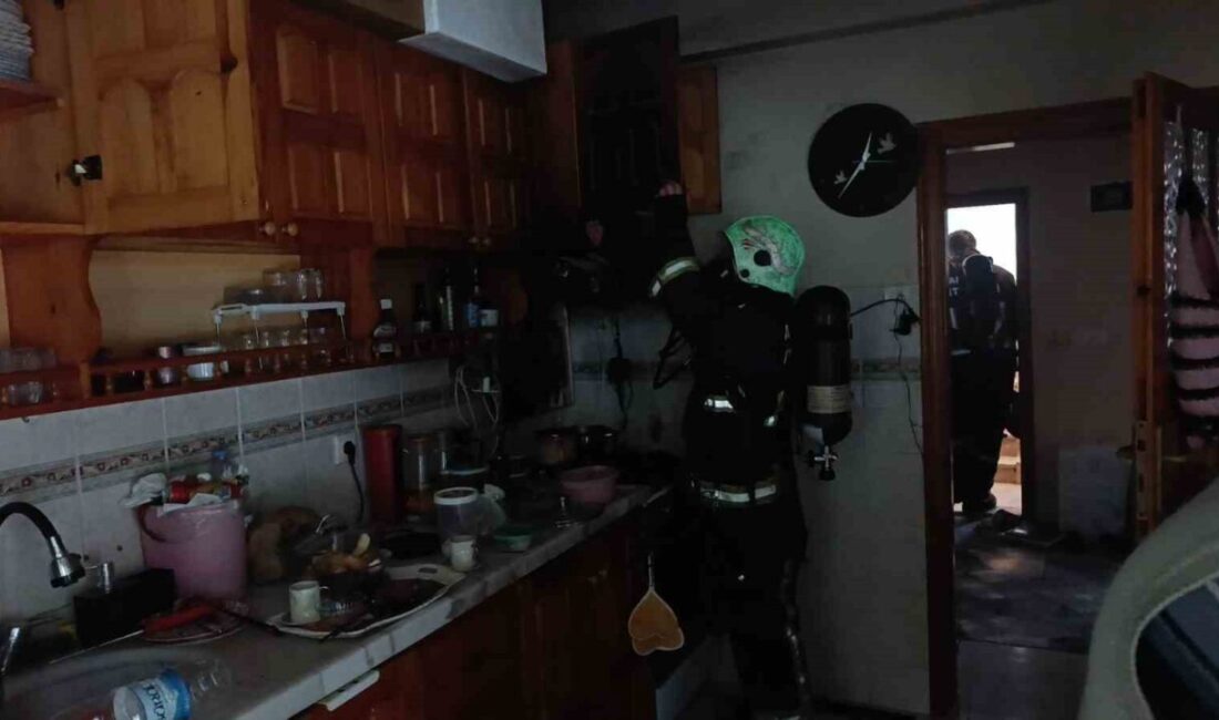 Antalya’nın Manavgat ilçesinde içerisinde yağ bulunan fritözden çıkan yangın Antalya