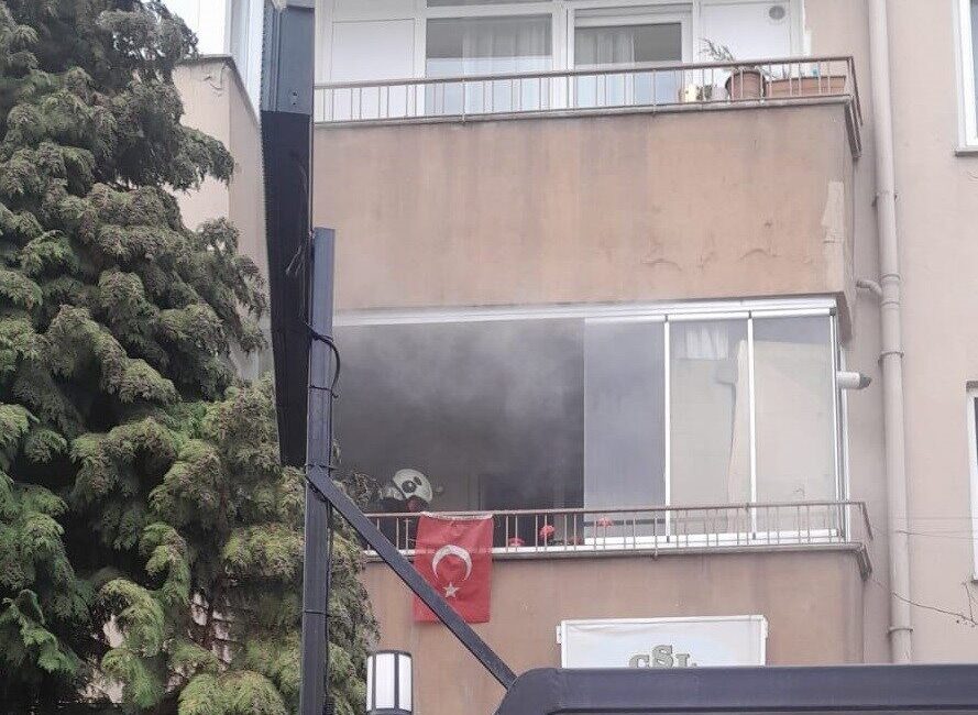 Bilecik’te bir evin ocağında unutulduğu iddia edilen yemek yangına sebep