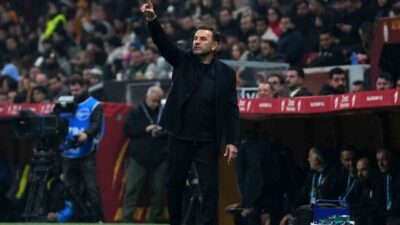 Galatasaray Teknik Direktörü Okan Buruk, sarı-kırmızılıların başında Fenerbahçe ile 9