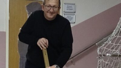 Kütahya’nın Tavşanlı ilçesindeki Mehmet Tarhan İlkokulu’nda görev yapan Mustafa Güler,