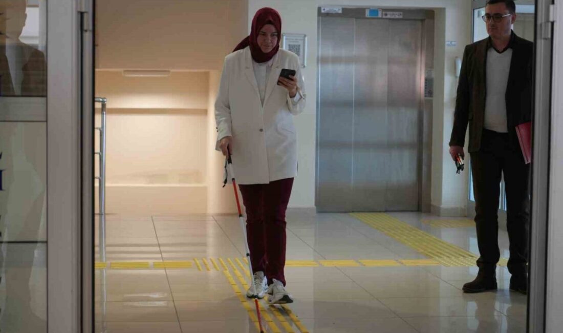 Ondokuz Mayıs Üniversitesi (OMÜ), görme engelli bireylerin kampüs binalarında kimseye