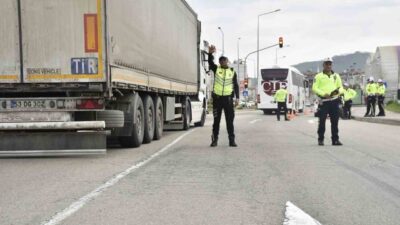 Ordu’da polis ekipleri tarafından trafik kazalarını azaltmaya yönelik yapılan denetimlerde,