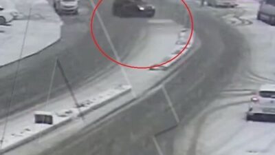 Ordu’da, hafif ticari aracıyla karla kaplı yolda drift yapmaya çalışan