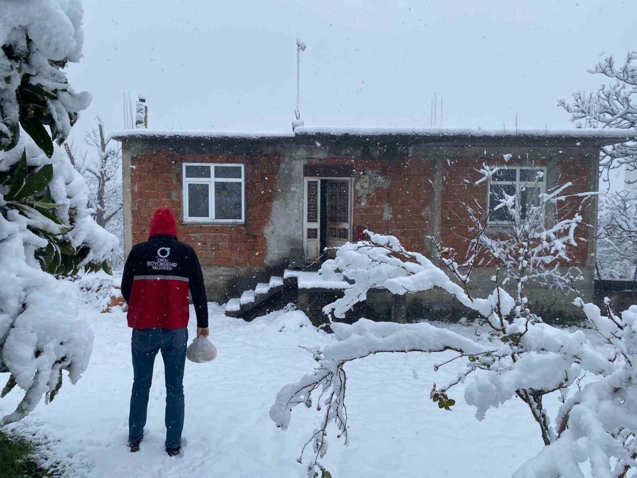 Ordu Büyükşehir Belediyesi tarafından il genelindeki ihtiyaç sahiplerine her gün