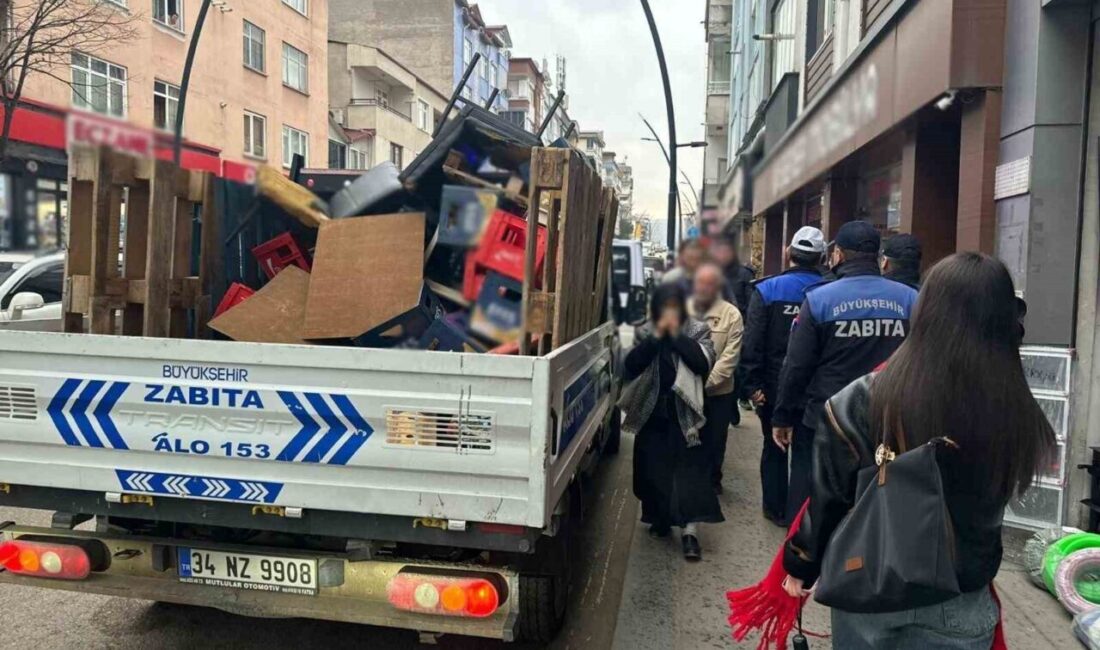 Ordu Büyükşehir Belediyesi Zabıta Müdürlüğü ekipleri tarafından kaldırımları işgal eden