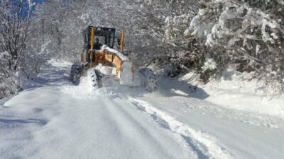 Ordu’da, Büyükşehir Belediyesi ekipleri tarafından yürütülen karla mücadele çalışmaları kapsamında