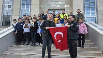 Ordu’nun Çatalpınar ilçesinde yürütülen “Birlikte Okuyoruz” projesi kapsamında, öğrenciler kitaplarını