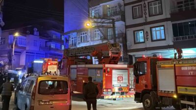 Ordu’nun Ünye ilçesinde bir binanın bacasından yükselen yoğun dumanlar itfaiye