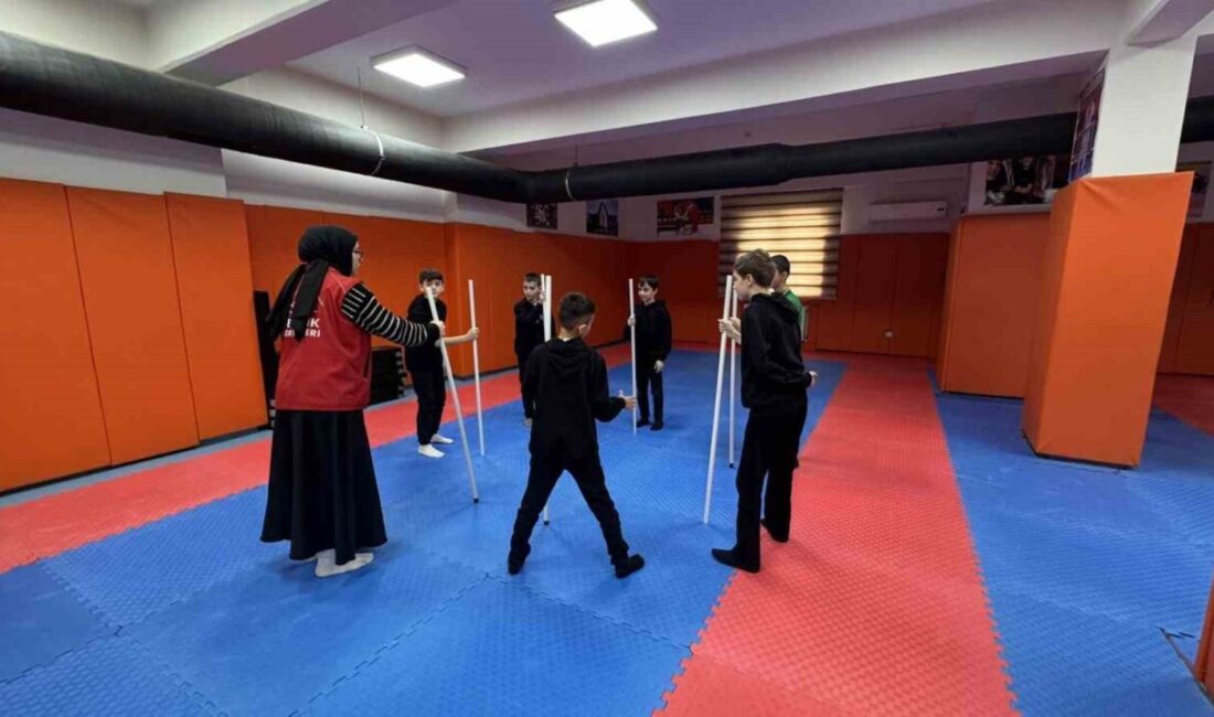 DÜZCE (İHA) – Düzce Teyfik İleri İmam Hatip Ortaokulu öğrencileri,