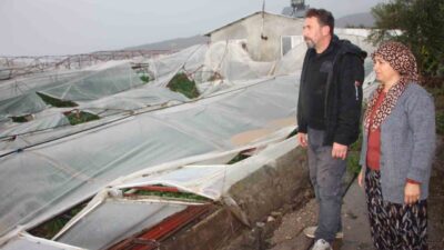 Antalya’nın Kumluca ilçesinde şiddetli rüzgâr ve yoğun yağışla birlikte oluşan