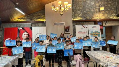 Osmangazi Belediyesi’nin Sarıalan’da hayata geçirdiği Yap-Çiz-Eğlen Kardan Adam Atölyesi, çocuklara