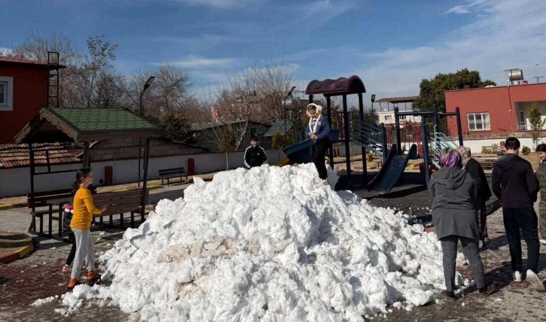 Osmaniye’nin Toprakkale ilçesinde çocukların kar özlemi, belediyenin sürpriziyle giderildi. Toprakkale