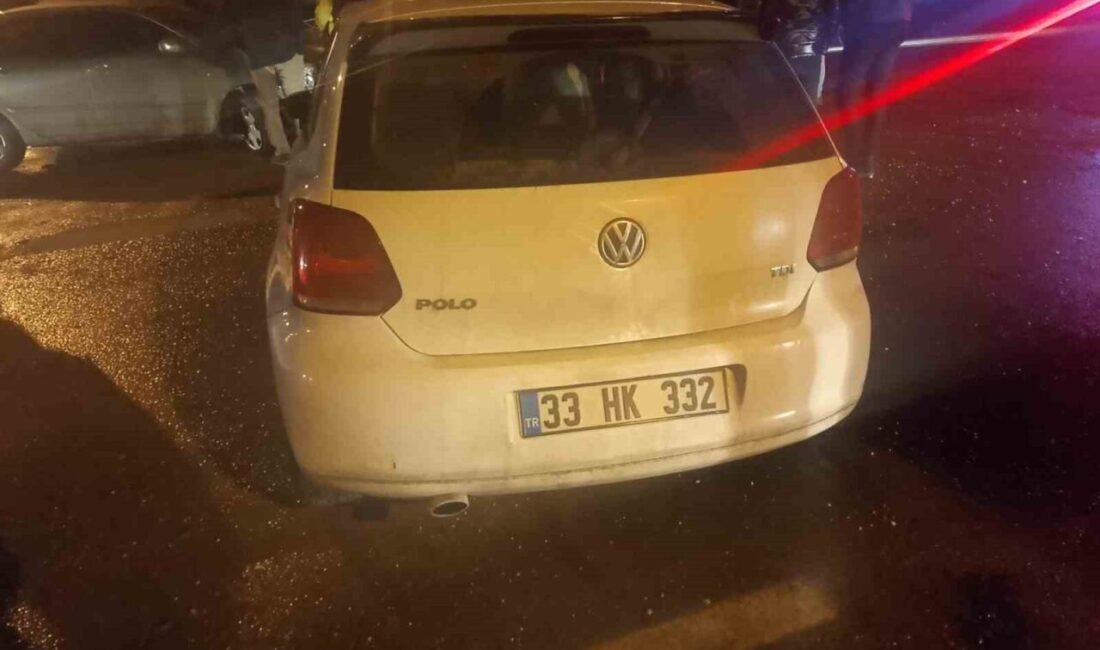 Osmaniye’nin Düziçi ilçesinde iki otomobilin çarpışması sonucu meydana gelen trafik