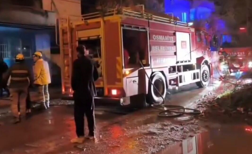 Osmaniye’de müstakil bir evde çıkan yangın, itfaiye ekiplerinin kısa sürede