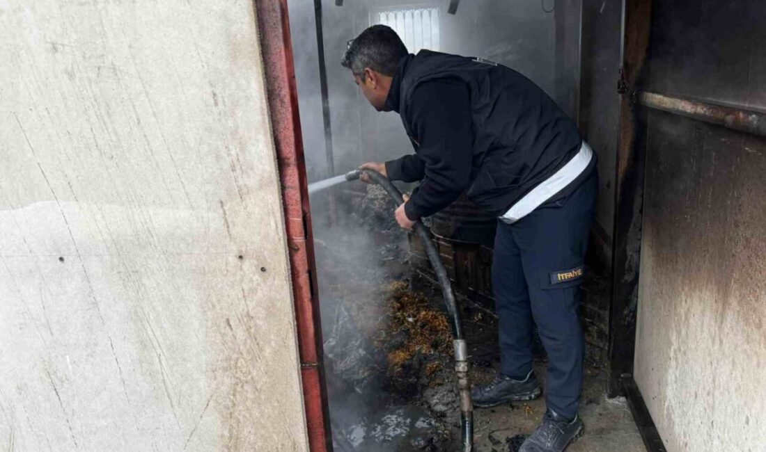 Osmaniye’nin Düziçi ilçesinde müstakil evin killerinde çıkan yangın itfaiyenin müdahalesiyle