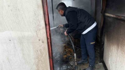 Osmaniye’nin Düziçi ilçesinde müstakil evin killerinde çıkan yangın itfaiyenin müdahalesiyle