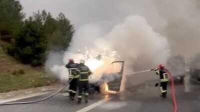 Osmaniye’nin Toprakkele ilçesinde tarım işçilerini taşıyan minibüste yangın çıktı. Alevlere