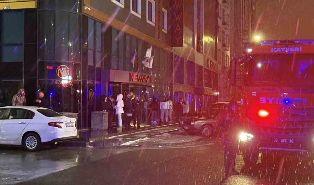 Kayseri’nin Kocasinan ilçesinde 8 katlı otelin bodrumunda çıkan yangın itfaiye