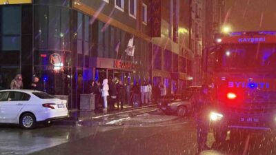 Kayseri’nin Kocasinan ilçesinde 8 katlı otelin bodrumunda çıkan yangın itfaiye