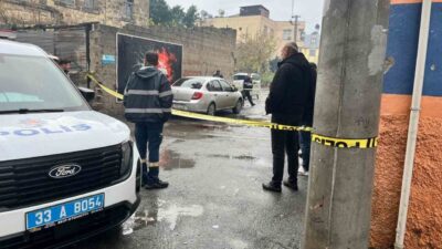 Mersin’in Tarsus ilçesinde bir oto tamircisi, uğradığı silahlı saldırıda yaralandı.