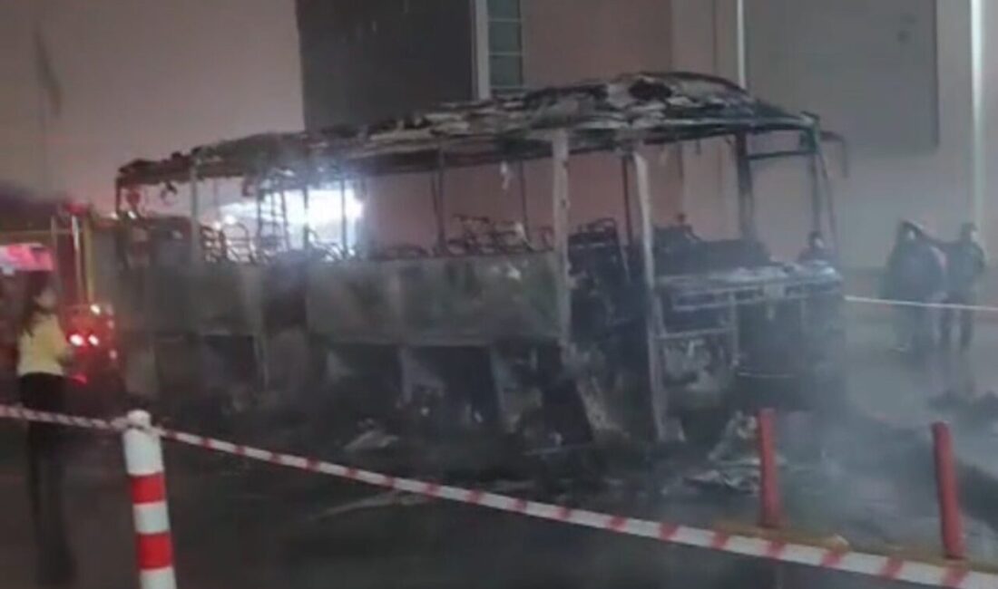 Kapıkule’de yolcu otobüsü alevlere teslim oldu Yurt dışından Türkiye’ye giriş